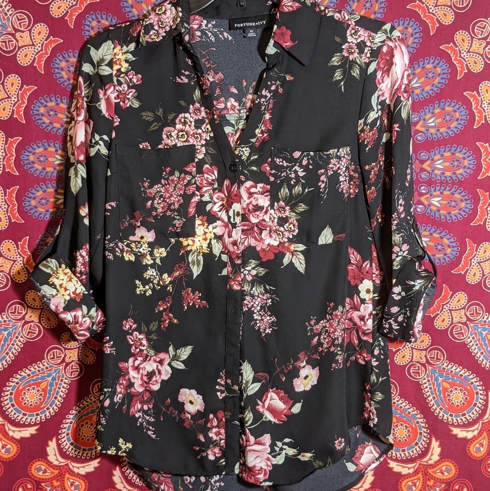 Gorgeous floral button up blouse